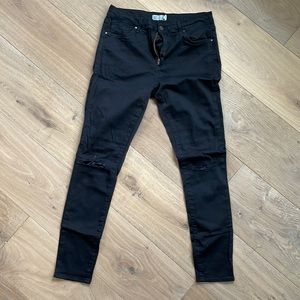 Top shop leigh black distressed jean